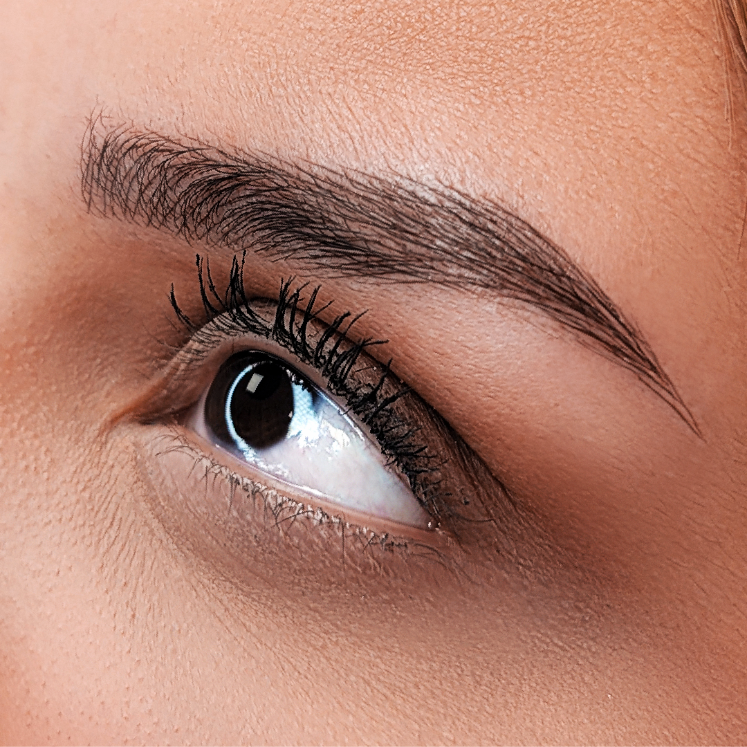 Le Microblading, la technique de maquillage permanent des sourcils prisée de tous, en Rhône Alpes.