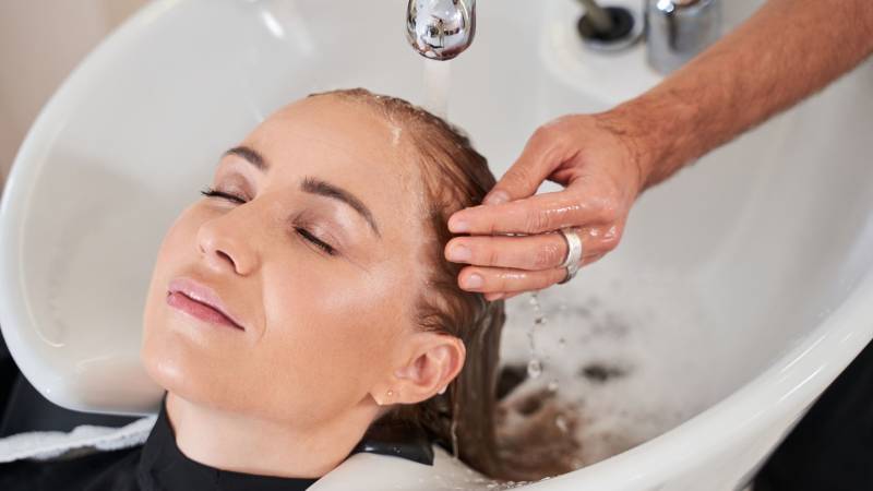 Formation pour devenir un(e) spécialiste en bien-être capillaire : le Head Spa, à Lyon et Marseille