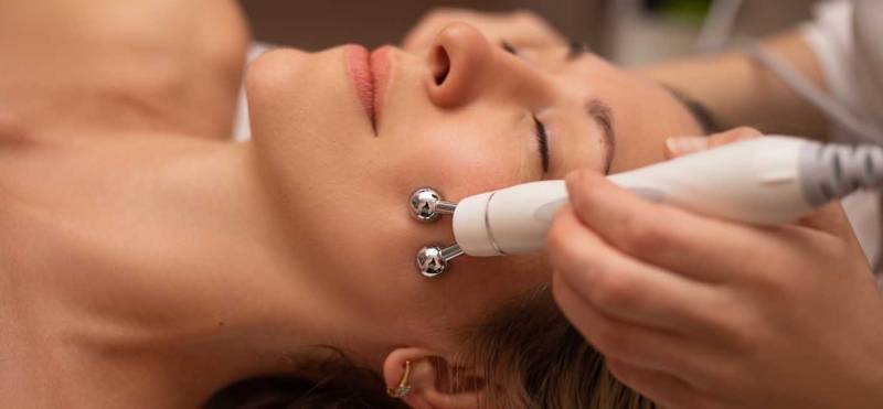 Formation découverte du soin nettoyant du visage en profondeur, l'hydrodermabrasion à Lyon