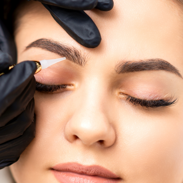 Formation perfectionnement en maquillage permanent des sourcils (microblading et microshading) à Lyon et Marseille