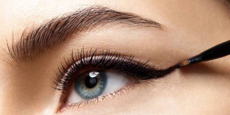 Formation pour approfondir ses compétences en maquillage permanent des yeux, cateyes/glameyes, grâce à la dermopigmentation, à Lyon