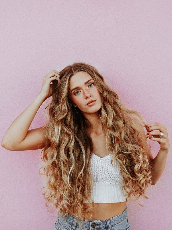 Formation pour devenir technicienne en pose d'extensions de cheveux à Marseille