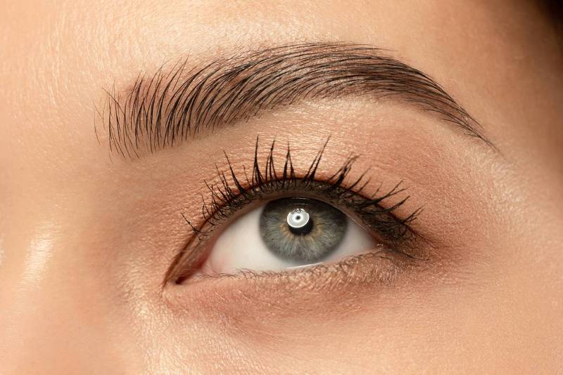 Formation pour devenir un(e) professionnel(le) en maquillage permanent des sourcils (microblading et microshading) à Lyon