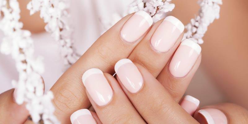 Formation pour devenir un(e) expert(e) en technique de résine sur ongles naturels ou rallongement, à Lyon