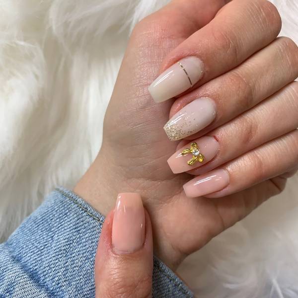 Formation pour intégrer la technique de la résine sur ongles naturels ou rallongement, à Lyon