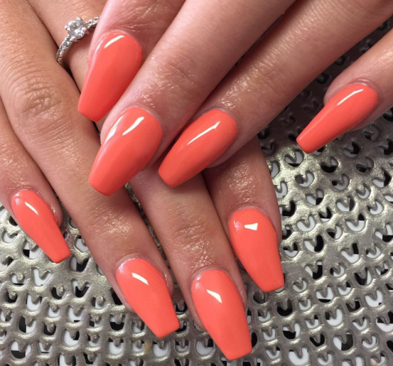Formation pour se perfectionner ses acquis avec la technique de pose en gel sur ongles naturels ou rallongement, à Lyon